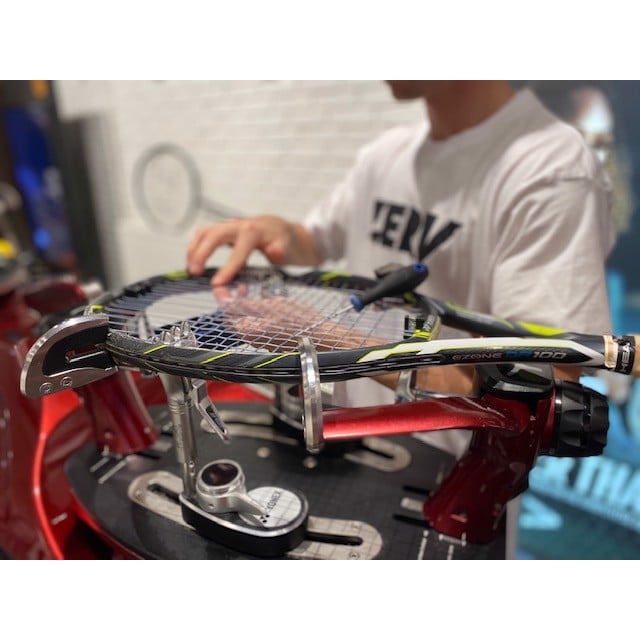 opstrengning-tennisketcher_128607865
